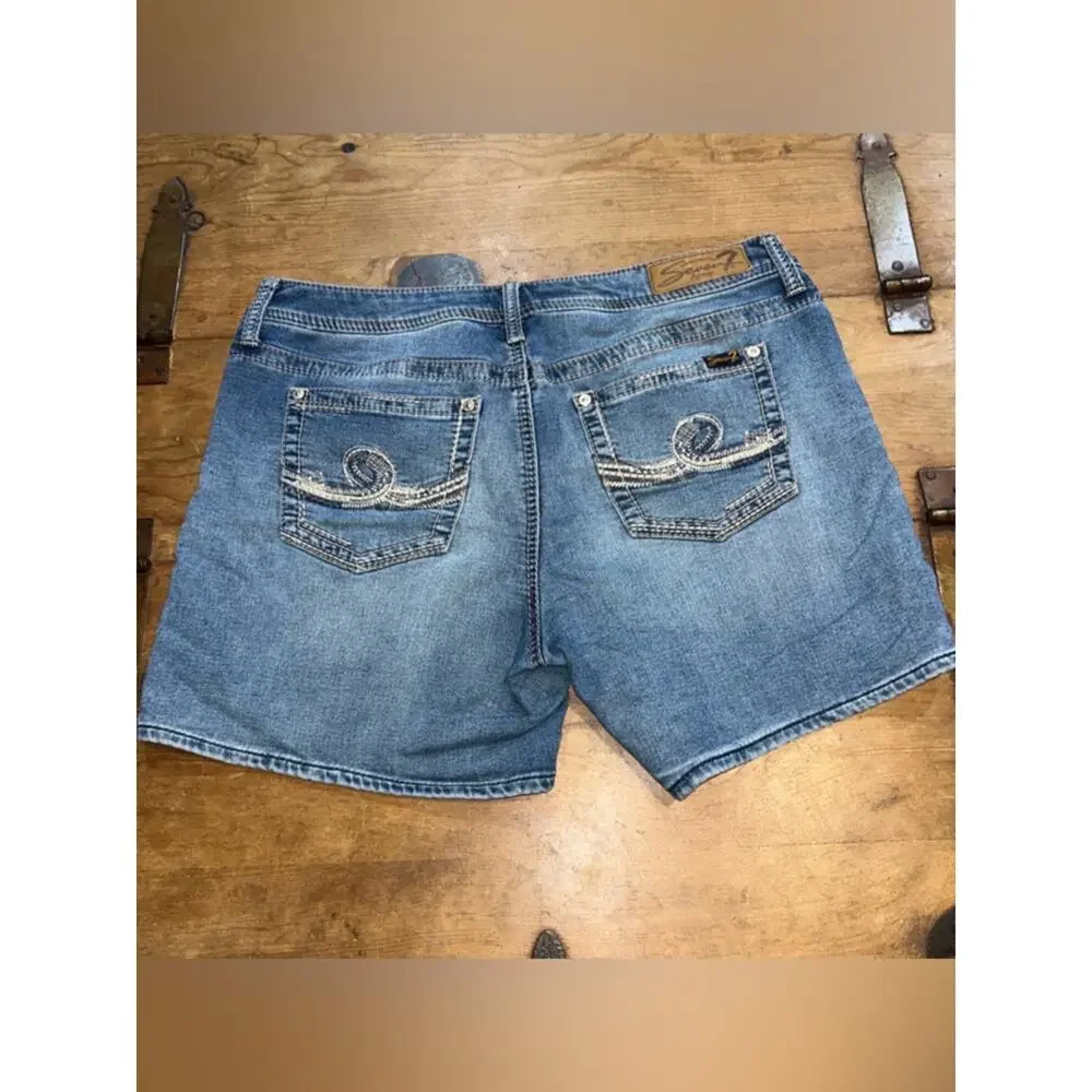 Seven7 Denim Shorts Women Size 12 Mid Rise Stretch Jean Shorts Casual